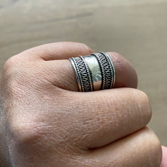 Vintage sterling silver wide band ring with scroll detail - Picture 6 of 7